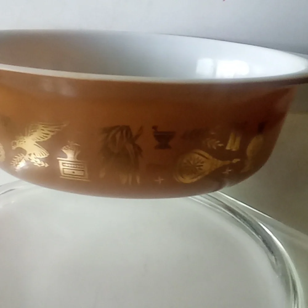 Pyrex Americana 1 1/2 quart casserole